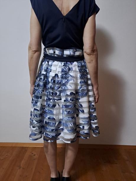 Spoločenské šaty, 38