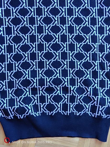 Karl lagerfeld originál svetríkové monogram šaty, m