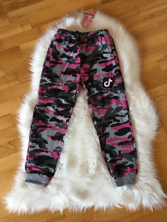 Dievčenské maskáčové tepláky., kugo,104 / 116 / 128