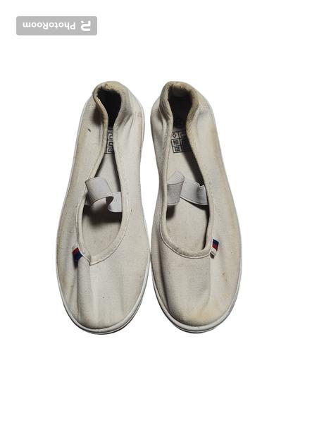 Dievčenské cvičky, 38