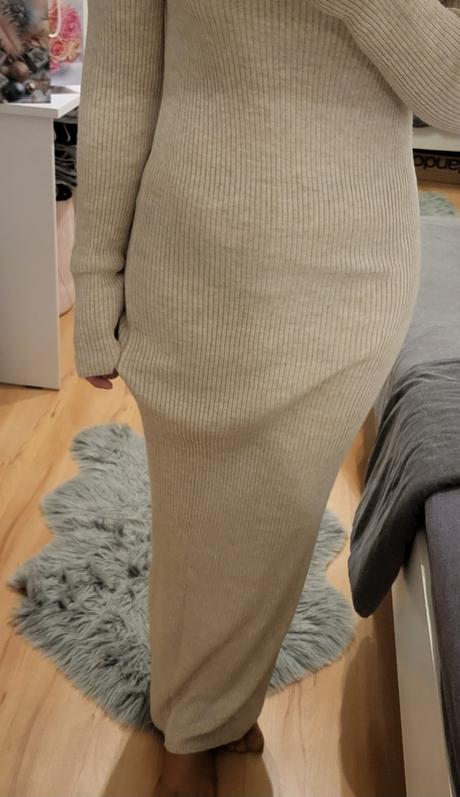 Uni dlhe svetrove saty, 