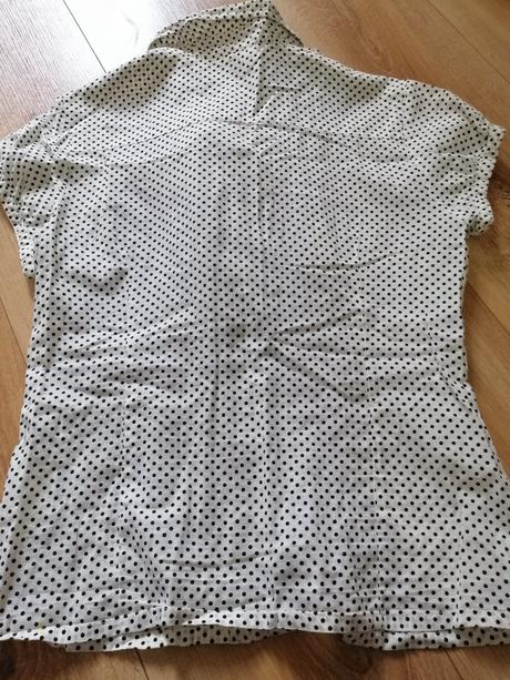 Bodkovana bluzka, 38