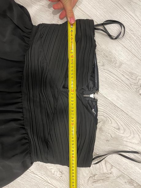 Spoločenské šaty bez ramienok, 38