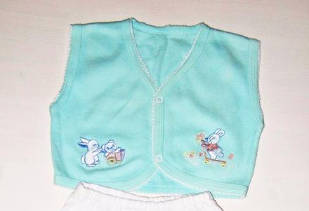 Vesta pre bábiky, macka,