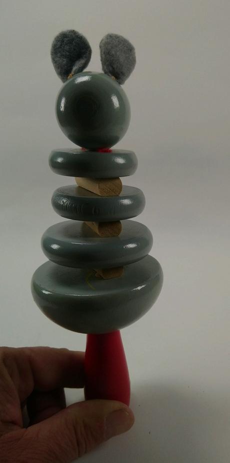 Drevená sivá myška do ruky, 19 cm, 