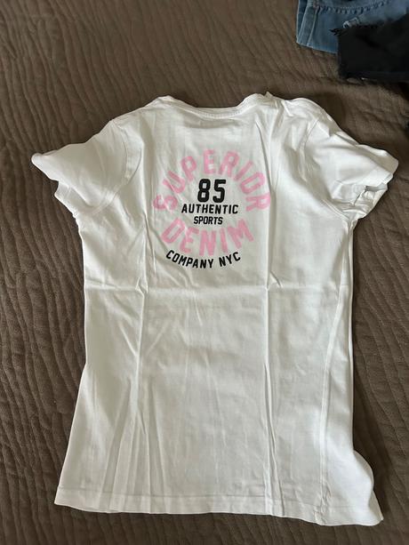 Dámske oblečenie, s