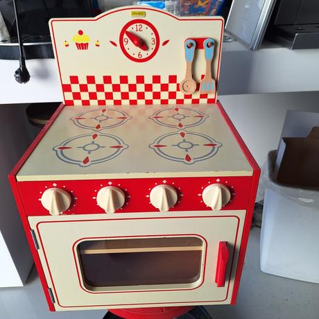 Detská drevená kuchynka s príslusenstvom, 