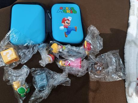 Figúrky a box super mário,
