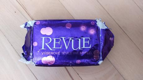 Socialisticke výberové toaletné mydlo revue,