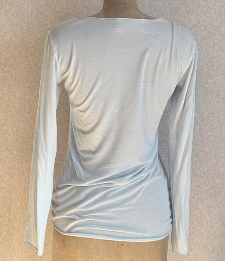 Minimalistické belasomodré tričko, s