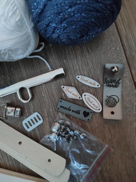 Sada na hackovanu modro bielu kabelku,