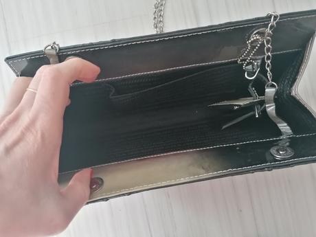 Kabelka s retiazkou, 