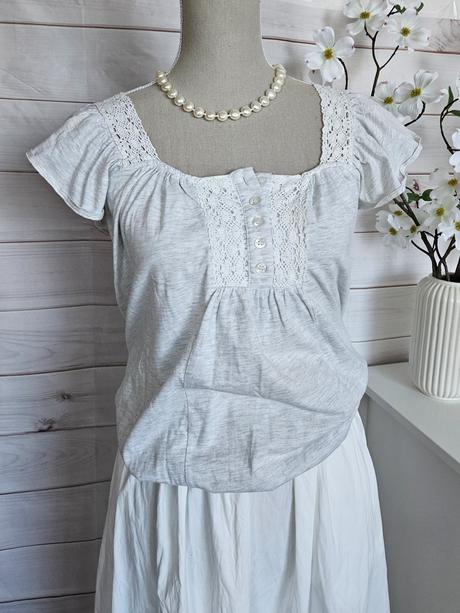 Pekná zaujímavá blúzka, s