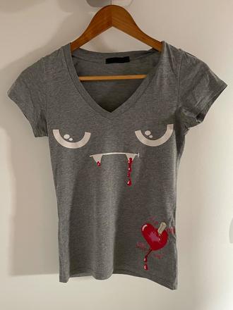 Svetlosivé tričko s upírom veľkosť 158 (xs), 158