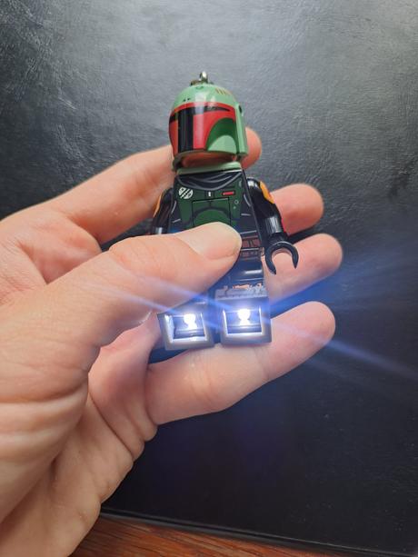 Mandalorian - svietiaca kľúčenka lego, 