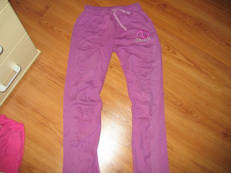 Dievčenské tepláky, 152