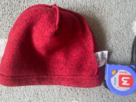 Teplá čiapka s brmbolcom, 50