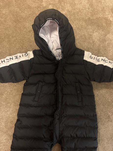 Overal zimný givenchy, 80