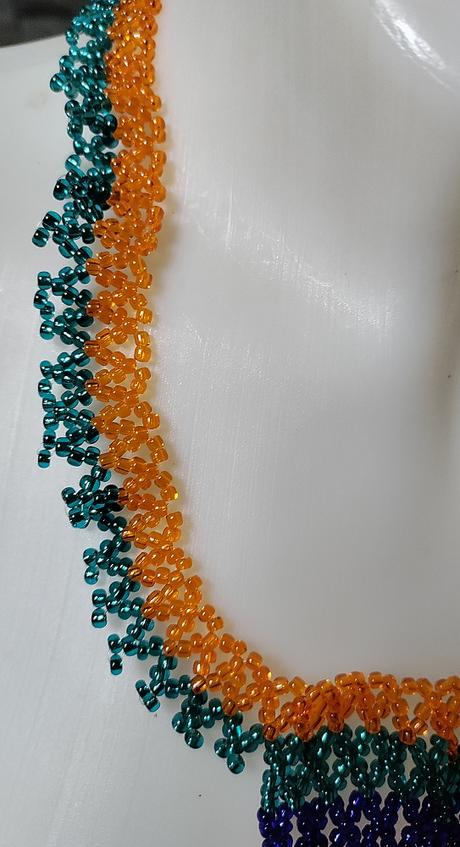 Viacfarebný z korálikov,