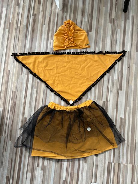 Komplet sukňa, čiapka, šatka, 134