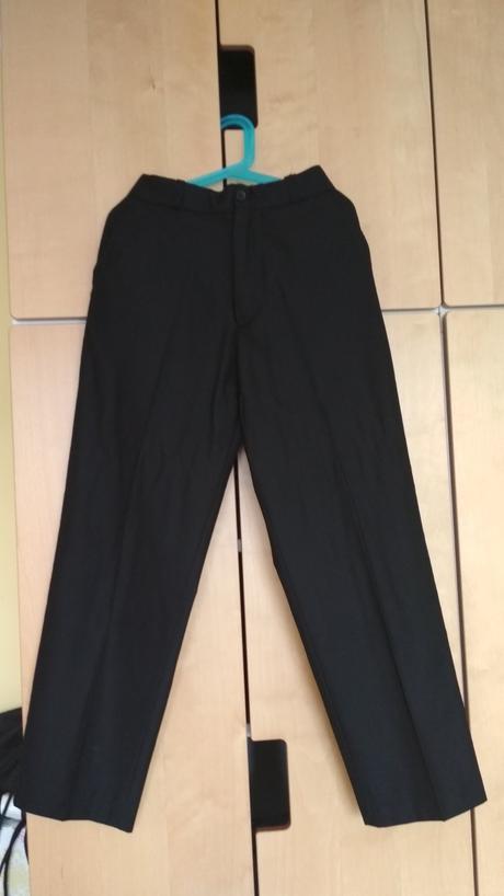 Vesta a čierne nohavice - aj na 1.sväté prijímanie, 140