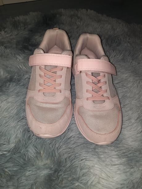 Pekné tenisky reserved, vn.dl.22.5cm, reserved,35