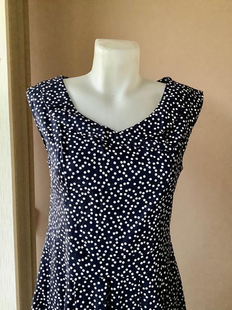 Krásne elasticke šaty apricot, 40