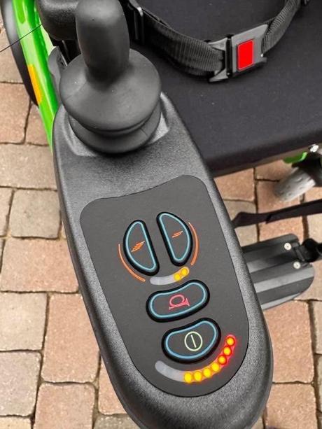 Detský elektrickÿ vozík skippy nepoužitý, 