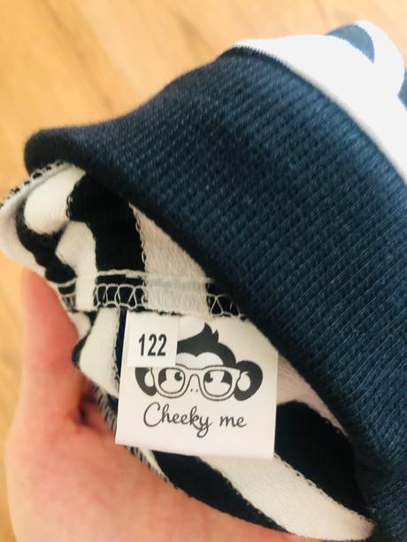 Cheeky me teplaky, 122