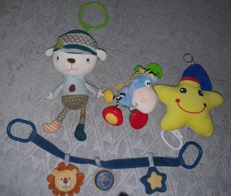 Hracky pre najmensich na zavesenie /kocik,postielk, 