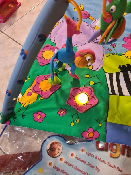 Hracia deka tiny love (hudba, svetlo), 