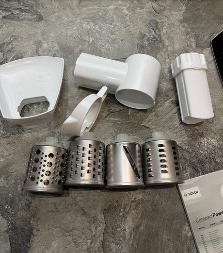 Mlynček na mäso bosch mfw3850b strúhač, odšťavovač, bosch