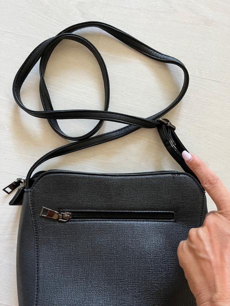 Cierna crossbody kabelka, 