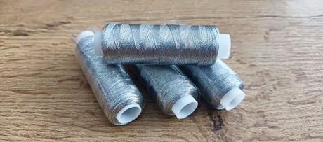 Dekoračná niť - strieborná, 