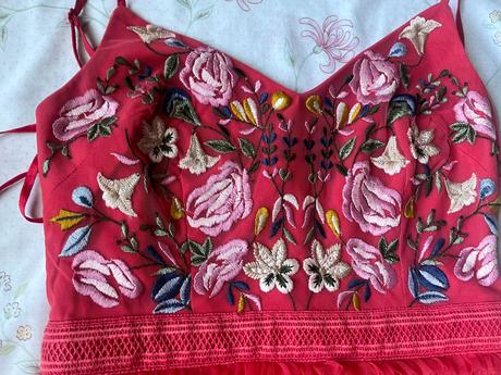 Vyšívané šaty french connection, 34