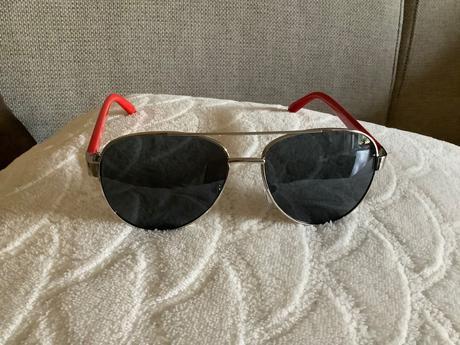 Pekné slnečné okuliare,