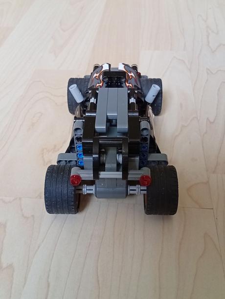 Lego technic 42046 únikové pretekárske auto, 
