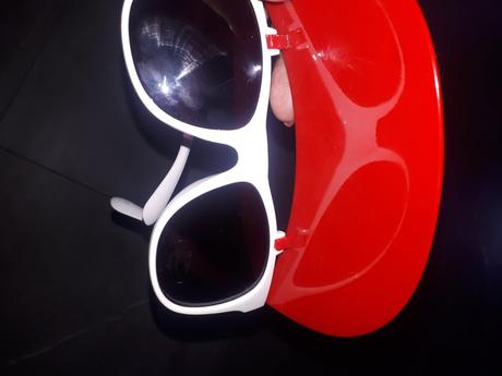 Okuliare so šiltom, 