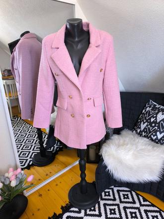 Ružové hrubšie sako so zlatými gombíkmi, s