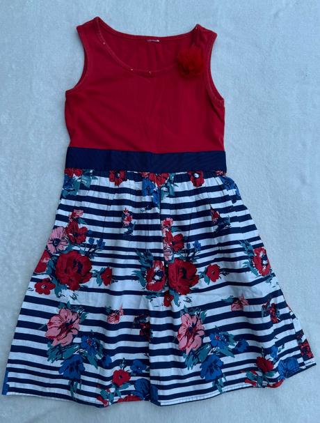 Pásikavé šaty, 128