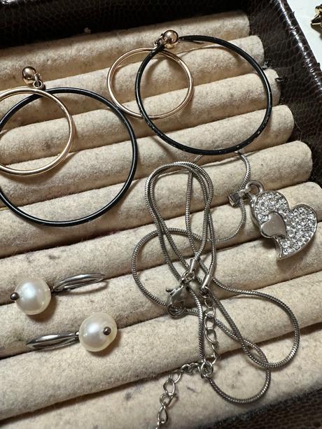 Set bižutérie náušnice 2x + náhrdelník so srdi, 