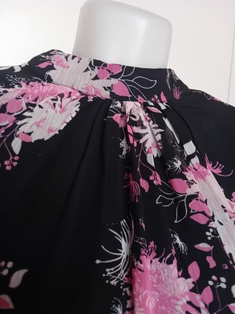 Šifónové šaty, 42