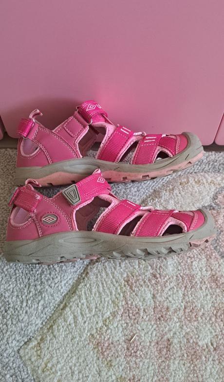 Dievcenske sandale, 34