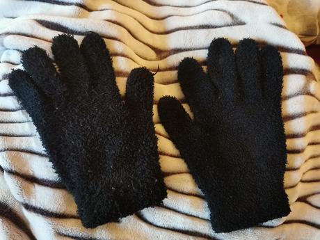 Čierne rukavice,