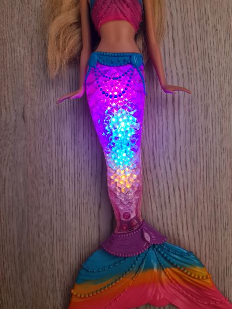 Mattel svietiacia barbie morská víla,