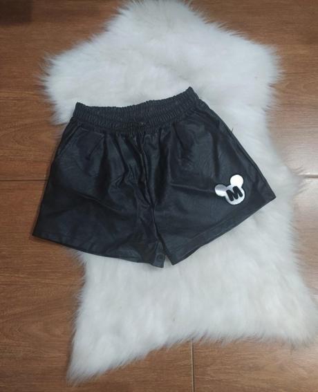 Koženkové kraťasy, 152