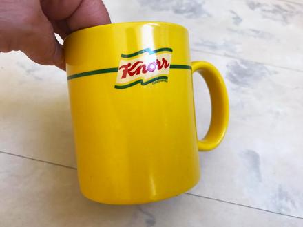 Porcelánový hrnček,