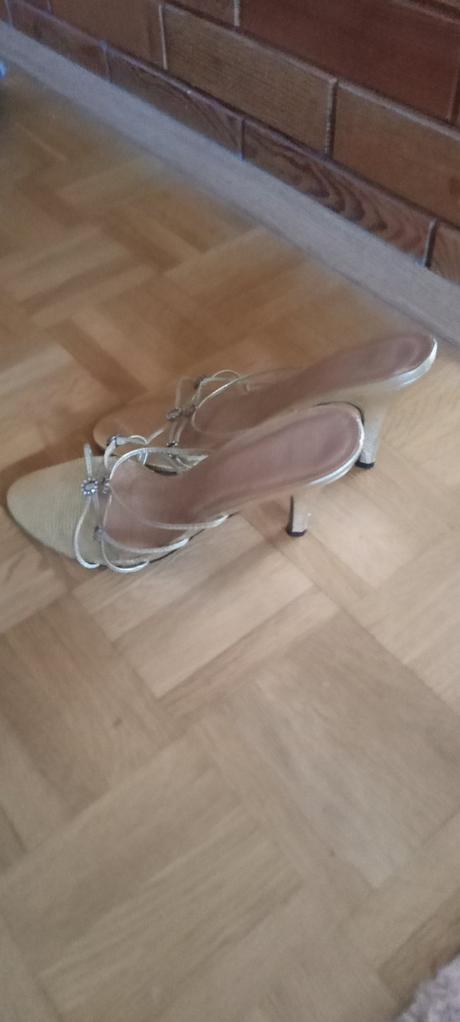 Rozprávkové sandálky, 39