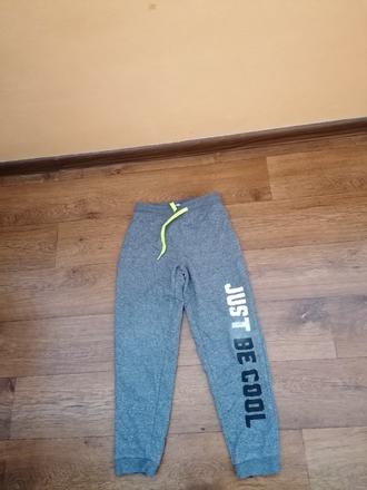 Chlapec tepláky, 122