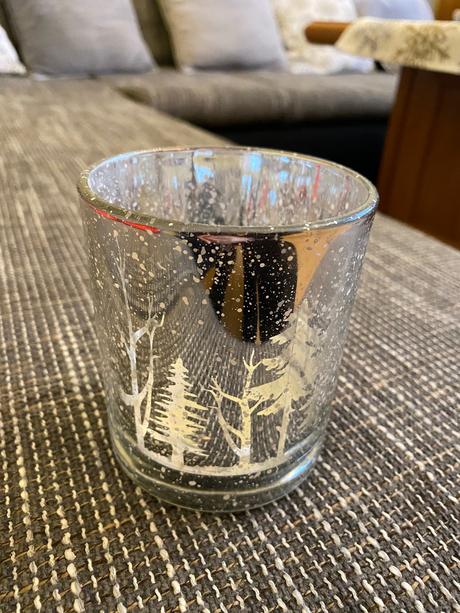 Svietnik so stromčekmi, 